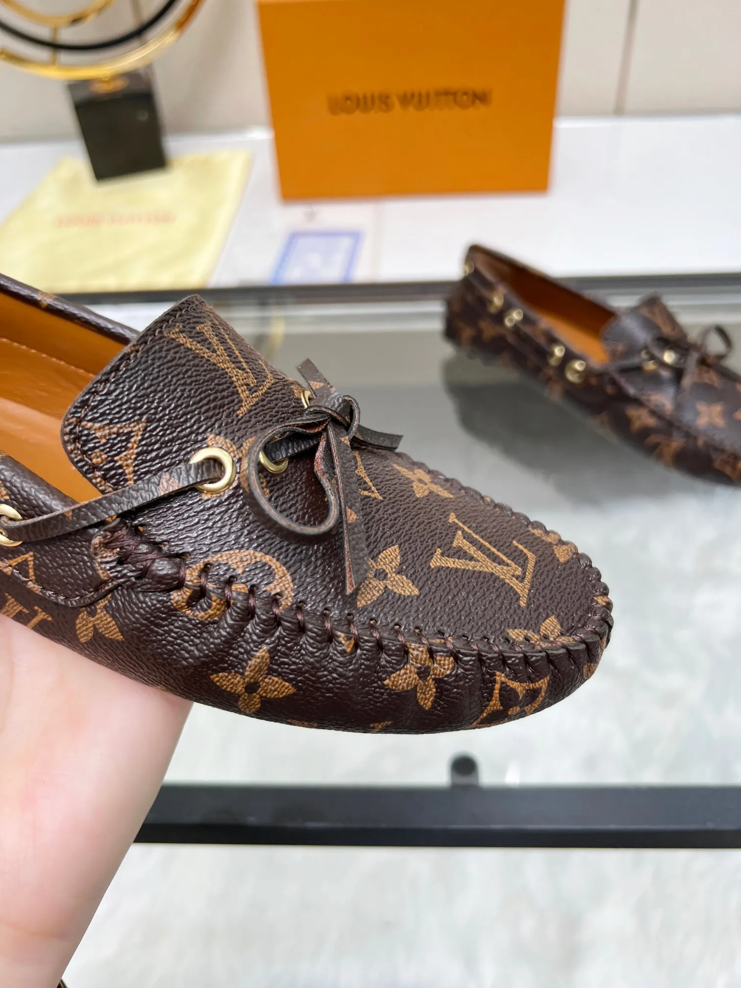 👟👟Ex-factory price 420👟👟 Lvui...Vuitt* on/】...Top purchasing agent, high version, counter 2023 spring, summer and autumn new color beanie shoes, imported fabrics, buckle bows, classic popular shoes. Lining: Sheepskin lining Color: Presbyopia Xingli Women's model: 35-42 standard size.